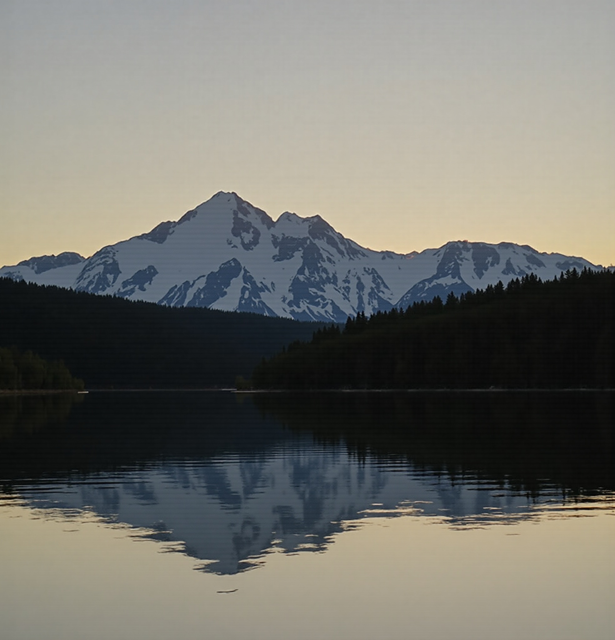 AI generated image by FLUX.1-image-to-image: Ich habe dieses Bild, welches ich auf meinem linken Monitor, der im Hochformat auf meinem Schreibtisch steht, auch im hochformat anzeigen möchte. mein rechter Monitor ist mit 16:9 und UHD waagerecht, also im Querformat. Die Monitore sind so angeordnet, dass der rechte horizontale Monitor ungefähr auf der Höhe der Mitte des hochkant-Monitors (links) ist. Nun möchte ich für den Dekstophintergrund auf dem rechten waagerechten monitor eine Verlängerung/ Erweiterung des Hochkantfotos, sodass dieser Hintergrund nahtlos ineinander übergeht